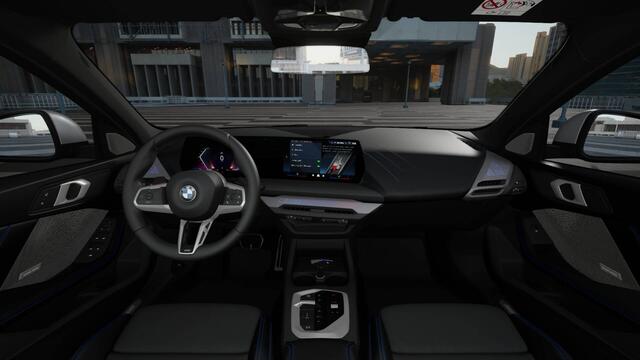 BMW 1-SERIE 120 M Sport Automaat / Panoramadak / Sportstoelen / Adaptieve LED / Comfort Access / Parking Assistant / M Adaptief onderstel / Harman-Kardon