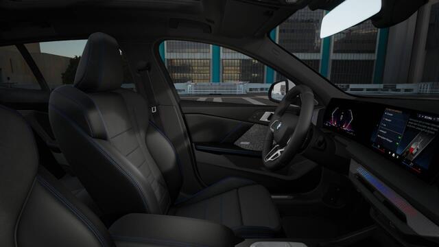 BMW 1-SERIE 120 M Sport Automaat / Panoramadak / Sportstoelen / Adaptieve LED / Comfort Access / Parking Assistant / M Adaptief onderstel / Harman-Kardon
