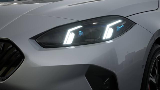 BMW 1-SERIE 120 M Sport Automaat / Panoramadak / Sportstoelen / Adaptieve LED / Comfort Access / Parking Assistant / M Adaptief onderstel / Harman-Kardon