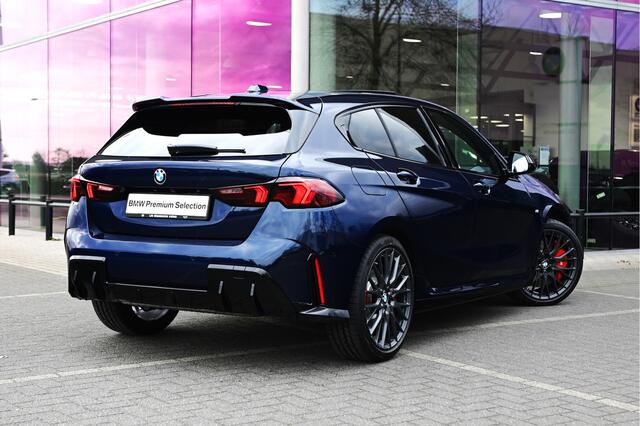 BMW 1-SERIE 120 M Sport Automaat / Panoramadak / Adaptieve LED / M Adaptief onderstel / Comfort Access / Parking Assistant / Stuurverwarming