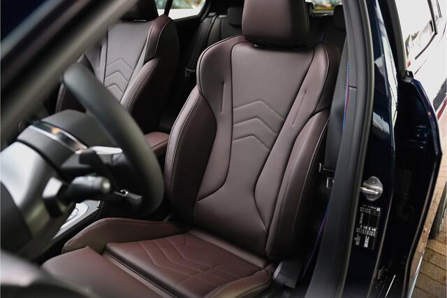 BMW 1-SERIE 120 M Sport Automaat / Panoramadak / Adaptieve LED / M Adaptief onderstel / Comfort Access / Parking Assistant / Stuurverwarming