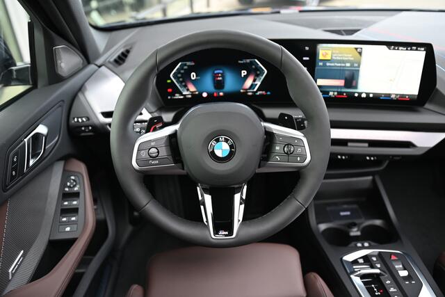 BMW 1-SERIE 120 M Sport Automaat / Panoramadak / Adaptieve LED / M Adaptief onderstel / Comfort Access / Parking Assistant / Stuurverwarming