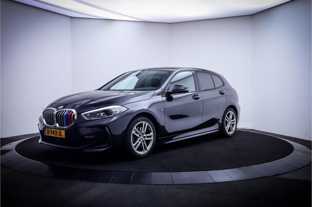 BMW 1-SERIE 118iA M-SPORT High Executive FULL LED | DIGIDASH | NAVI | CARPLAY | ADAPTIVE CRUISE | STOELVERW. | PDC V+A | LMV
