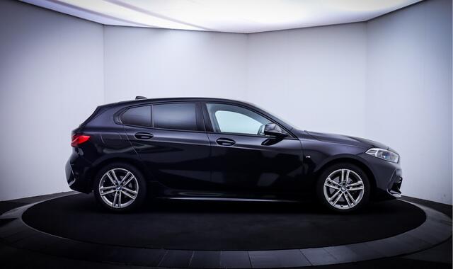 BMW 1-SERIE 118iA M-SPORT High Executive FULL LED | DIGIDASH | NAVI | CARPLAY | ADAPTIVE CRUISE | STOELVERW. | PDC V+A | LMV