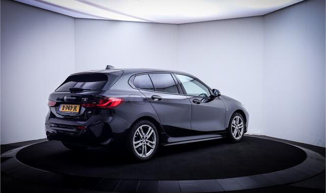 BMW 1-SERIE 118iA M-SPORT High Executive FULL LED | DIGIDASH | NAVI | CARPLAY | ADAPTIVE CRUISE | STOELVERW. | PDC V+A | LMV