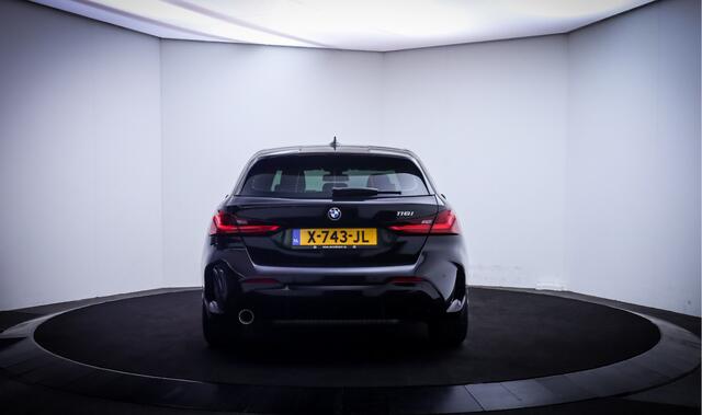 BMW 1-SERIE 118iA M-SPORT High Executive FULL LED | DIGIDASH | NAVI | CARPLAY | ADAPTIVE CRUISE | STOELVERW. | PDC V+A | LMV