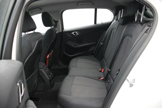 BMW 1-SERIE 118i Executive Edition Automaat - Carplay, Digitaal Cockpit