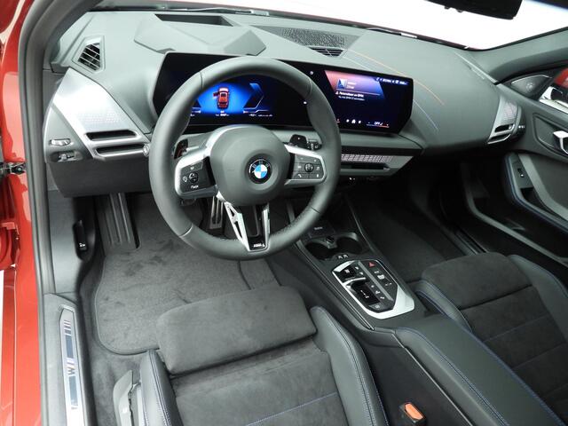 BMW 1-SERIE 5-deurs 120 M-Sportpakket Pro / Driving assistant Plus / Panoramadak / Extra getint glas / Harman-Kardon / Alu wielen 19 inch