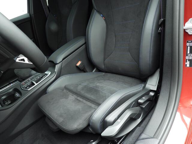 BMW 1-SERIE 5-deurs 120 M-Sportpakket Pro / Driving assistant Plus / Panoramadak / Extra getint glas / Harman-Kardon / Alu wielen 19 inch