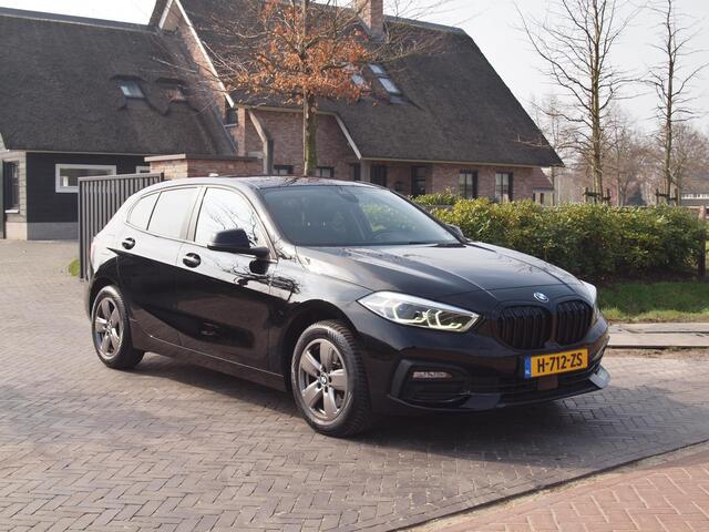 BMW 1-SERIE 118i Executive Edition | LED koplampen | Apple Carplay | Cruise Control | NL-Auto |