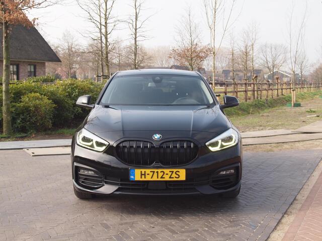 BMW 1-SERIE 118i Executive Edition | LED koplampen | Apple Carplay | Cruise Control | NL-Auto |