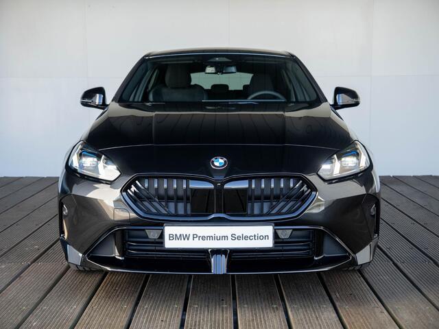 BMW 1-SERIE 120 | M Sportpakket Pro | Premium Pack | Verwarmd Stuurwiel | Comfort Access | Harman-Kardon | 18"