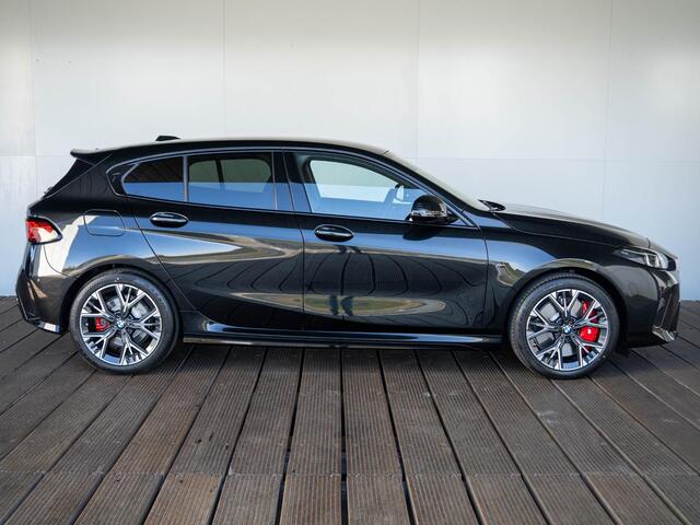 BMW 1-SERIE 120 | M Sportpakket Pro | Premium Pack | Verwarmd Stuurwiel | Comfort Access | Harman-Kardon | 18"