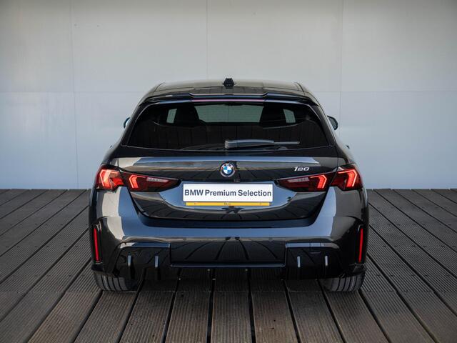BMW 1-SERIE 120 | M Sportpakket Pro | Premium Pack | Verwarmd Stuurwiel | Comfort Access | Harman-Kardon | 18"