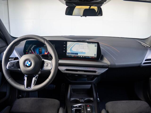 BMW 1-SERIE 120 | M Sportpakket Pro | Premium Pack | Verwarmd Stuurwiel | Comfort Access | Harman-Kardon | 18"