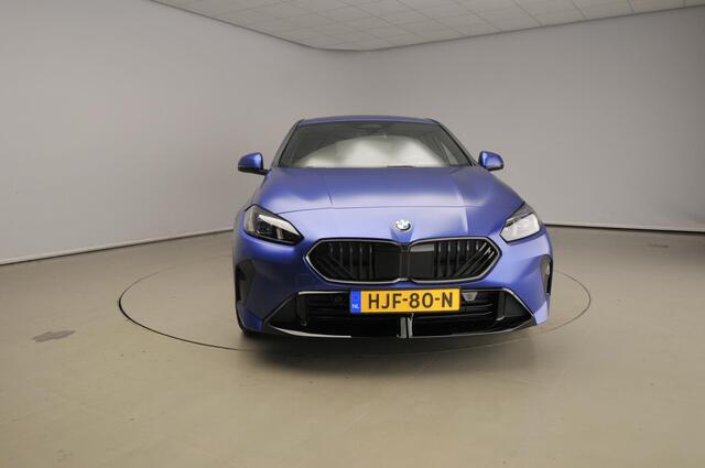 BMW 1-SERIE 5-deurs 120 M Sportpakket Pro / Panoramadak / Harman-Kardon / Driving Assistant Prof / Getint glas / Alu wielen 19 inch
