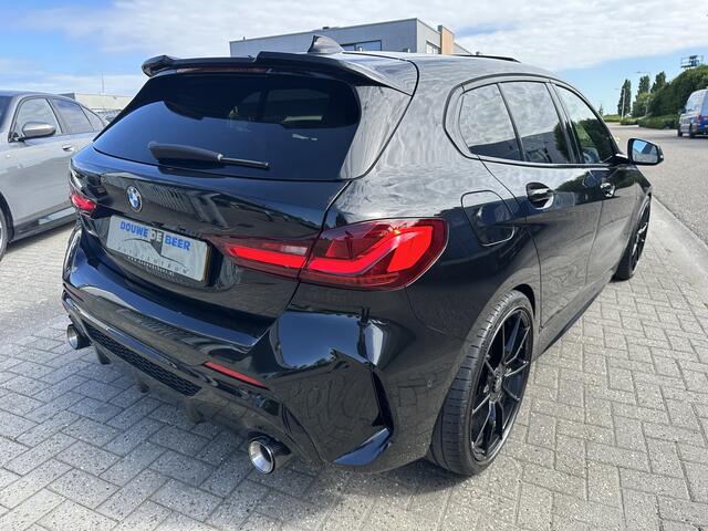 BMW 1-SERIE M135i xDrive Pano-Dak | Adapt. Cruise | M-Performance | Cobra verlaagd