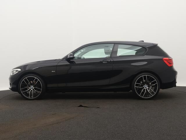 BMW 1-SERIE 120i 184PK Automaat 3Drs. Sport Executive / Airco-ecc. / Cruise-ctr. / Navigatie / Lm velgen / Trekhaak afn. / Apk feb-2026