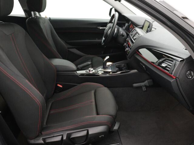 BMW 1-SERIE 120i 184PK Automaat 3Drs. Sport Executive / Airco-ecc. / Cruise-ctr. / Navigatie / Lm velgen / Trekhaak afn. / Apk feb-2026