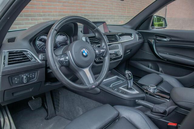 BMW 1-SERIE 118i Executive, M Sport, Origineel NL, Schuifdak, Carplay, Leder, Stoelverwarming, Trekhaak, DAB+, Keyless.