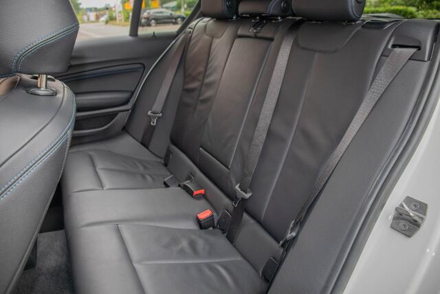 BMW 1-SERIE 118i Executive, M Sport, Origineel NL, Schuifdak, Carplay, Leder, Stoelverwarming, Trekhaak, DAB+, Keyless.