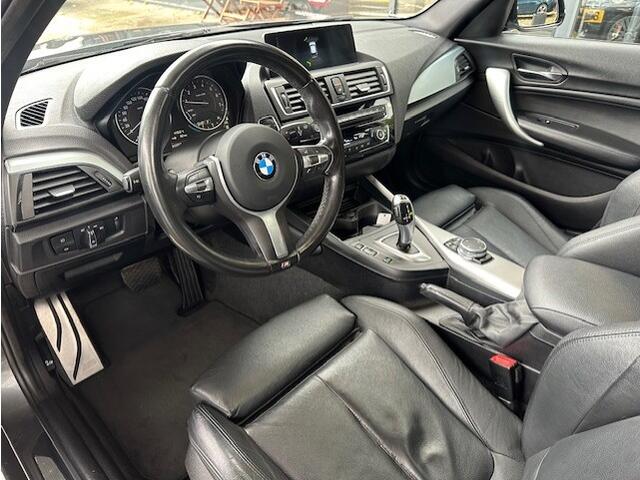 BMW 1-SERIE 118i Centennial High Executive Pano |Stoelverwarming| Leder| Navi Pro | PDC