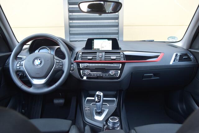 BMW 1-SERIE 118i Executive * Sportline * LED * Trekhaak * Sportstoelen *