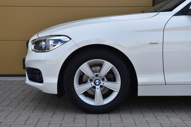 BMW 1-SERIE 118i Executive * Sportline * LED * Trekhaak * Sportstoelen *