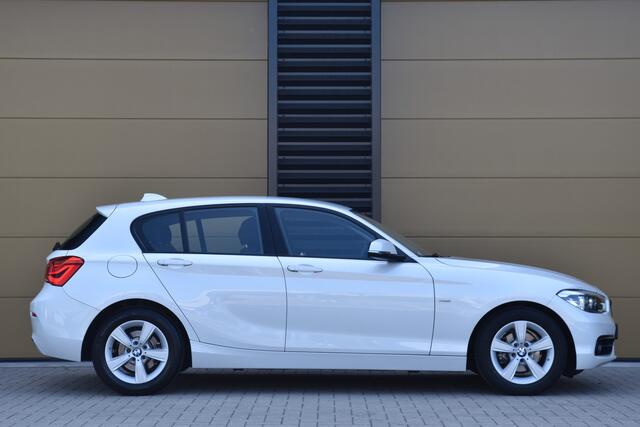 BMW 1-SERIE 118i Executive * Sportline * LED * Trekhaak * Sportstoelen *