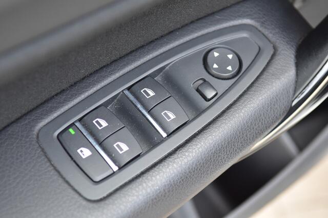 BMW 1-SERIE 118i Executive * Sportline * LED * Trekhaak * Sportstoelen *
