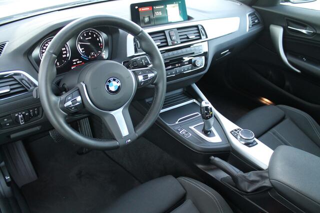 BMW 1-SERIE 118i Executive Automaat / Schuif-kanteldak / Sportstoelen / Multifunctioneel stuurwiel / PDC / LED / Cruise Control