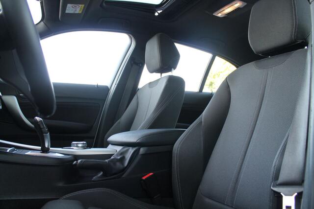 BMW 1-SERIE 118i Executive Automaat / Schuif-kanteldak / Sportstoelen / Multifunctioneel stuurwiel / PDC / LED / Cruise Control