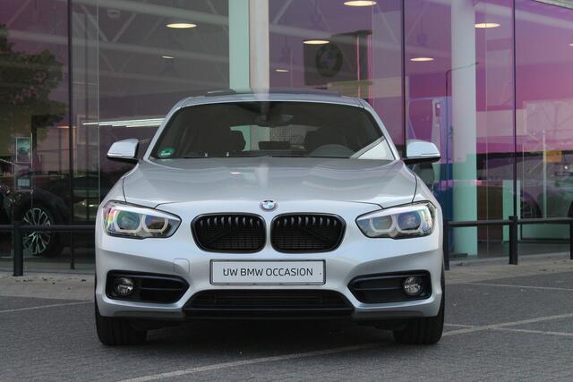 BMW 1-SERIE 118i Executive Automaat / Schuif-kanteldak / Sportstoelen / Multifunctioneel stuurwiel / PDC / LED / Cruise Control