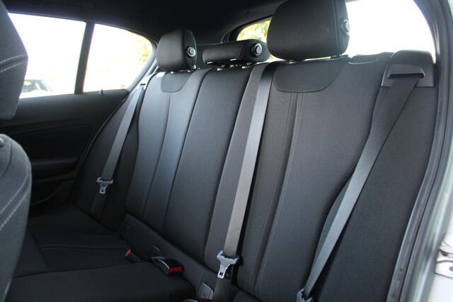 BMW 1-SERIE 118i Executive Automaat / Schuif-kanteldak / Sportstoelen / Multifunctioneel stuurwiel / PDC / LED / Cruise Control