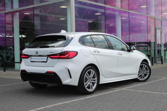 BMW 1-SERIE 118i High Executive M Sport Automaat / Achteruitrijcamera / Sportstoelen / M Sport Steering / M Sportonderstel / Adaptieve LED / Stoelverwarming / Parking Assistant / Live Cockpit Professional