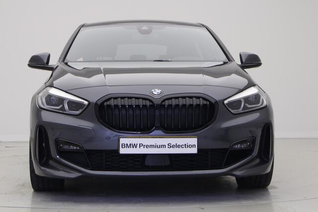 BMW 1-SERIE 118i M-Sport | Camera | Head-Up Display | Live Cockpit Professional | 2 jaar BMW Garantie