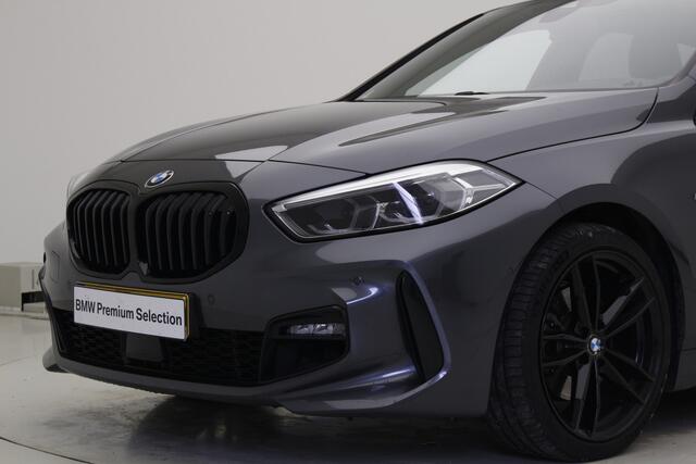 BMW 1-SERIE 118i M-Sport | Camera | Head-Up Display | Live Cockpit Professional | 2 jaar BMW Garantie