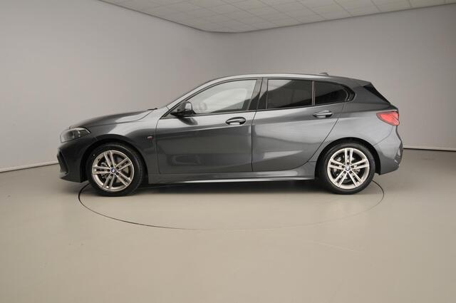 BMW 1-SERIE 5-deurs 118i | M-Sportpakket | LED | Navigatie | Stoelverwarming | Sportstoelen | DAB | Alu 17 inch