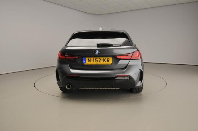 BMW 1-SERIE 5-deurs 118i | M-Sportpakket | LED | Navigatie | Stoelverwarming | Sportstoelen | DAB | Alu 17 inch