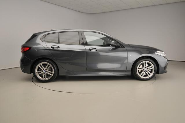 BMW 1-SERIE 5-deurs 118i | M-Sportpakket | LED | Navigatie | Stoelverwarming | Sportstoelen | DAB | Alu 17 inch