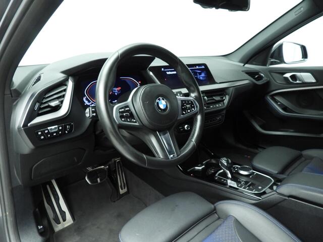 BMW 1-SERIE 5-deurs 118i | M-Sportpakket | LED | Navigatie | Stoelverwarming | Sportstoelen | DAB | Alu 17 inch