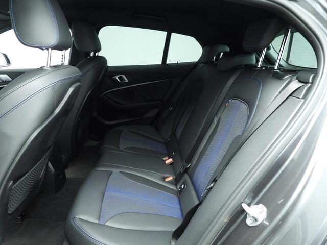 BMW 1-SERIE 5-deurs 118i | M-Sportpakket | LED | Navigatie | Stoelverwarming | Sportstoelen | DAB | Alu 17 inch