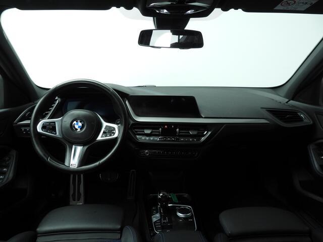 BMW 1-SERIE 5-deurs 118i | M-Sportpakket | LED | Navigatie | Stoelverwarming | Sportstoelen | DAB | Alu 17 inch