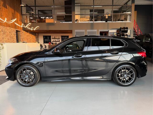 BMW 1-SERIE 120i M-Sport, Leder, Glasdak, Cam, Black, HUD, FULL OPTIONS