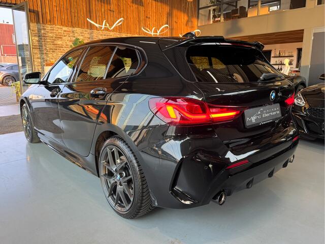 BMW 1-SERIE 120i M-Sport, Leder, Glasdak, Cam, Black, HUD, FULL OPTIONS