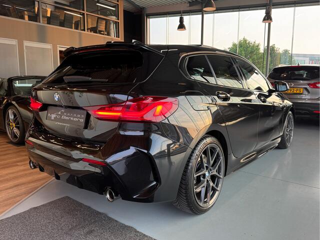 BMW 1-SERIE 120i M-Sport, Leder, Glasdak, Cam, Black, HUD, FULL OPTIONS