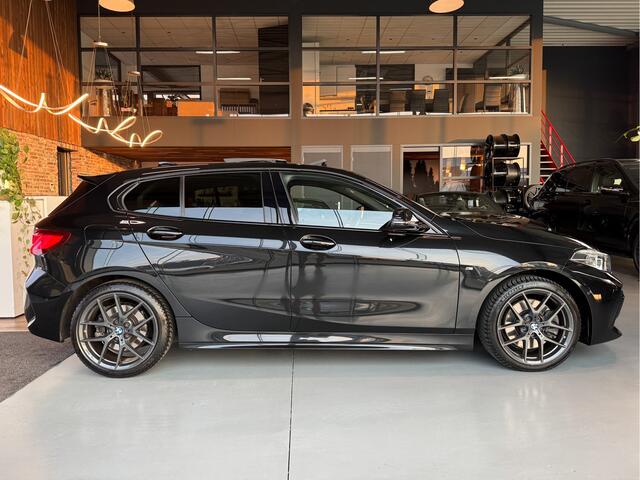 BMW 1-SERIE 120i M-Sport, Leder, Glasdak, Cam, Black, HUD, FULL OPTIONS