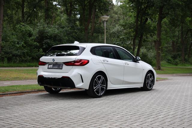 BMW 1-SERIE 116i High Executive Modell M Sport, M aerodynamiek-kit, BMW Live Cockpit Professional, Sportstoelen, LED-koplamp, Parkeerhulp Plus, Active Guard Plus, DAB, Connected Package Professional, Snelheidsregeling met remfunctie, etc.