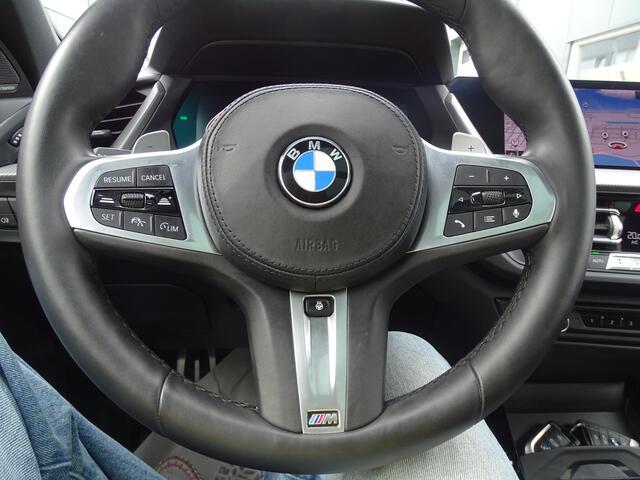 BMW 1-SERIE M135i xDrive High Executive PANORAMADAK|HEAD-UP DISPLAY|DODEHOEK DETECTIE|ACHTERUIT RIJ CAMERA|SPORT STOELEN|KEYLESS ENTRY/GO|NAVIAGTIE|LASER KOPLAMPEN