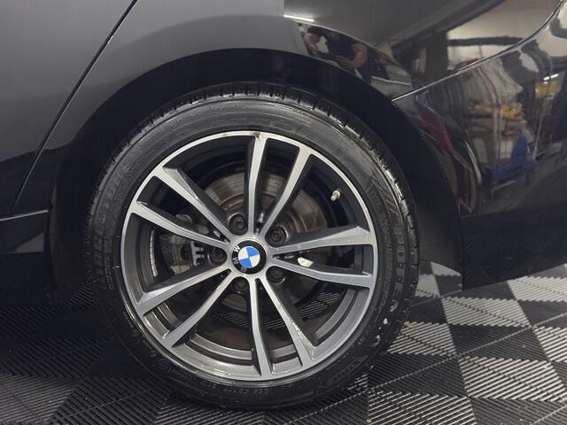 BMW 1-SERIE 118i Executive Clima, Navi, Parkeersensoren, Keyless start, Cruise control, Lichtmetalen velgen